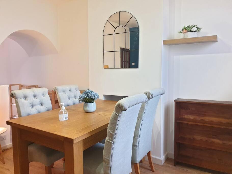 City Townhouse Close To Cafes And Restaurants NWI Esterno foto